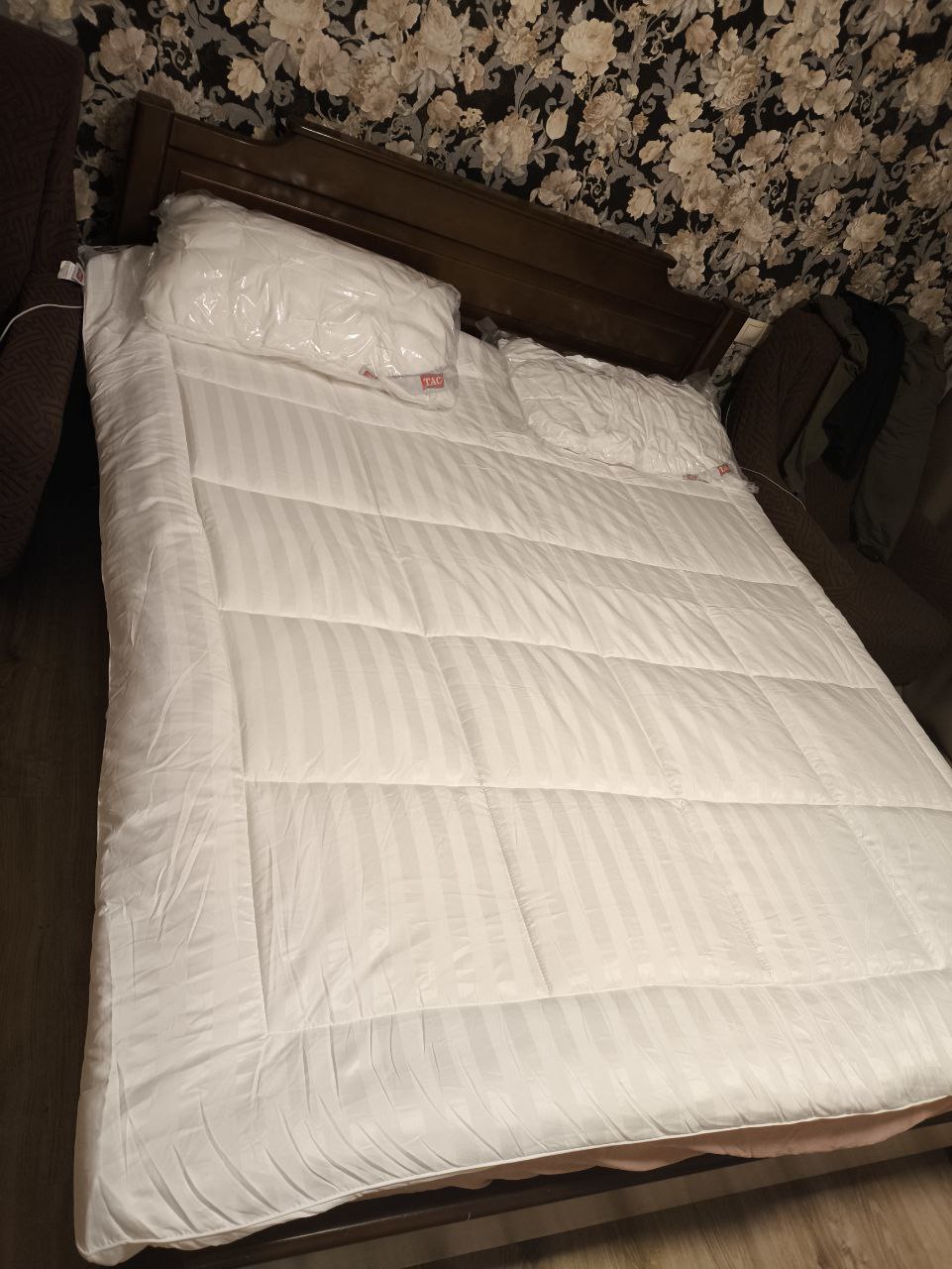 Набор TAC Luxury Sleep Set Euro (одеяло + подушки + наматрасник)